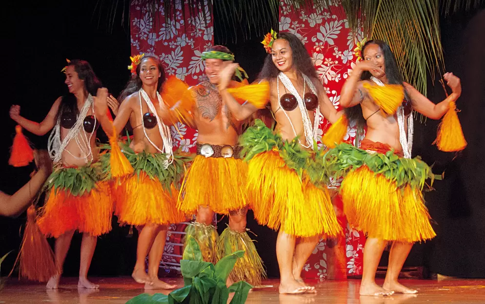 Paul Gauguin Cruises MS Paul Gauguin Le Grand Salon Entertainment 6 ©Paul Gauguin Cruises.jpg